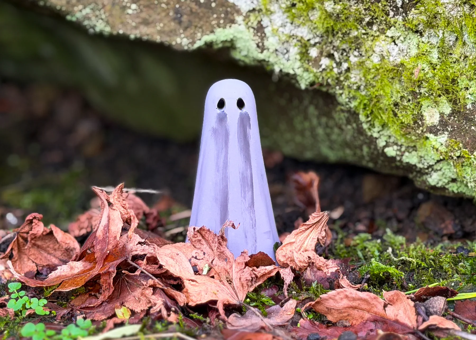 Requiem Shadow Haunt with pale lavender finish standing among moss, autumn leaves and rocks in the woodland